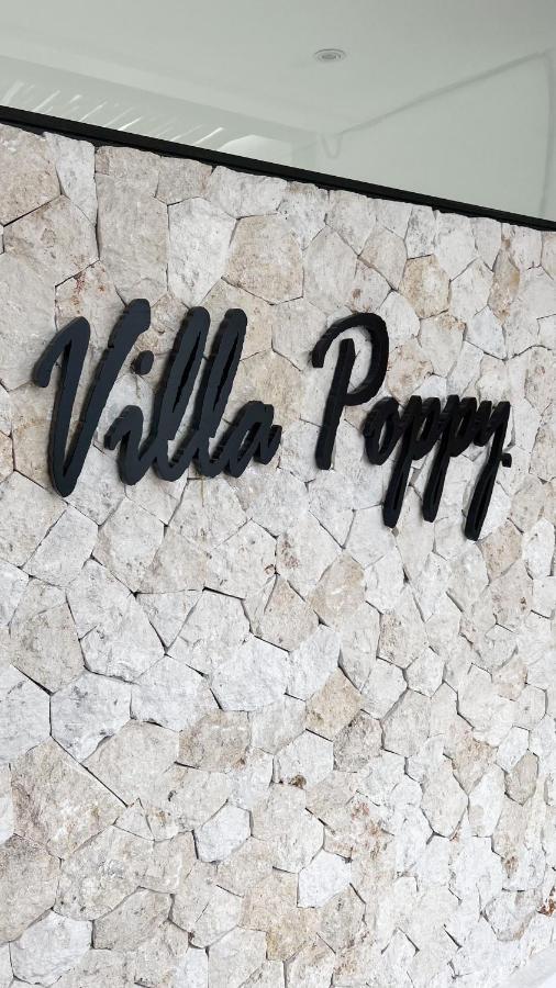 Villa Poppy Bumbak Canggu Exteriör bild